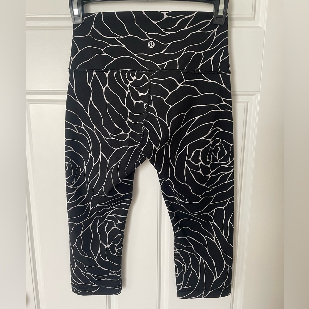 Lululemon Cropped Leggings size 4